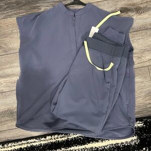 Figs 
Small Rafaela top
Small petite Zamara joggers 

Space Navy